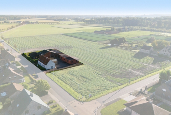 Ruime eigendom met opslagruimte